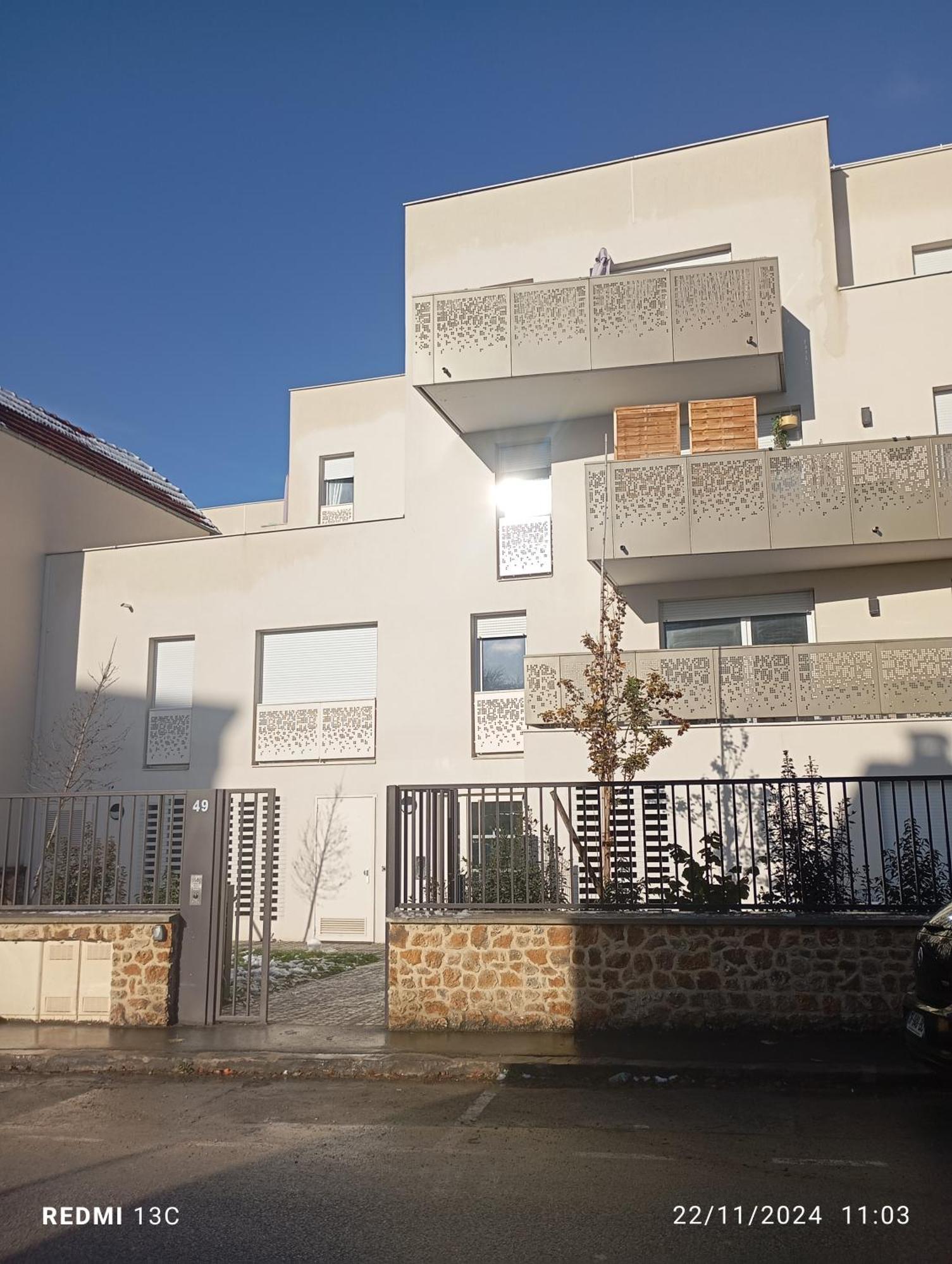 Bel Appartement Disponible Конфлан-Сент-Онорин Экстерьер фото